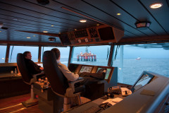 Ombord i REM Gambler, ankerhåndtering, sleping av plattform, Nordsjøen, offiserene på brua,
